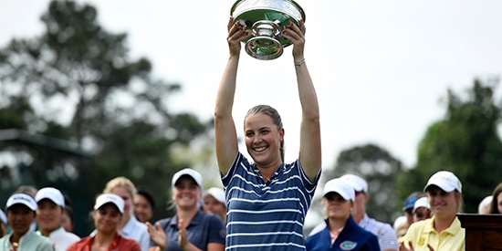 Jennifer Kupcho hoists the ANWA trophy (ANWA photo)