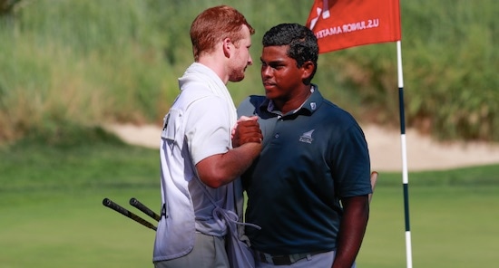 Rayhan Thomas of India celebrates with his caddie (USGA)