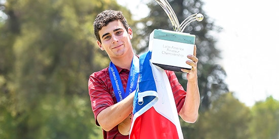 Joaquin Niemann, with the trophy, the medal, the flag, and Masters invite soon to come<br>(LAAC photo)