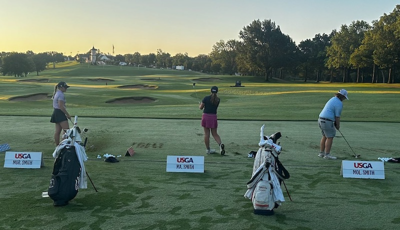 Ths Smith sisters get ready for an early morning practice round (@SmithSisterGolf on X)